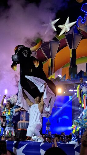 Inspirado na trajetória de Edson Jr., família Azevedo leva o 'boi de pano' às escolas de Parintins