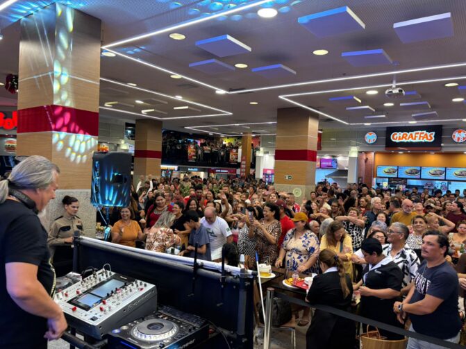 DJs Raidi Rebello e Márcio Lima animam véspera do Dia das Mães em shopping de Manaus