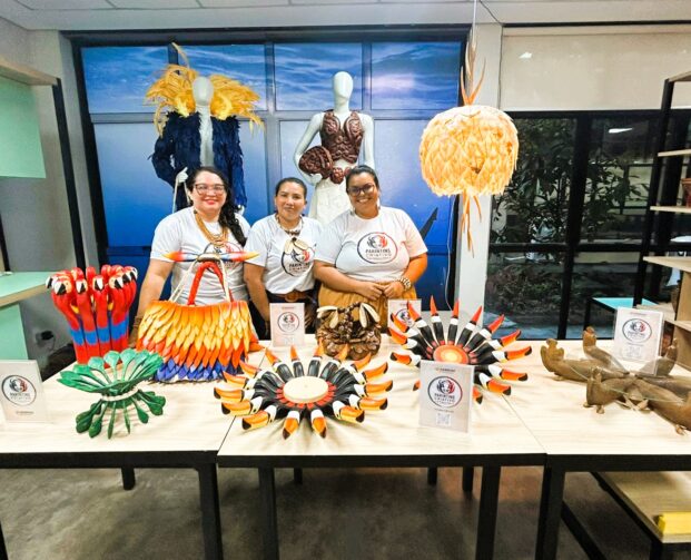 Projeto do Sebrae transforma resíduos criativos do Festival de Parintins em novos negócios