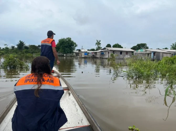Cheia no Amazonas já afeta mais de 158 mil pessoas