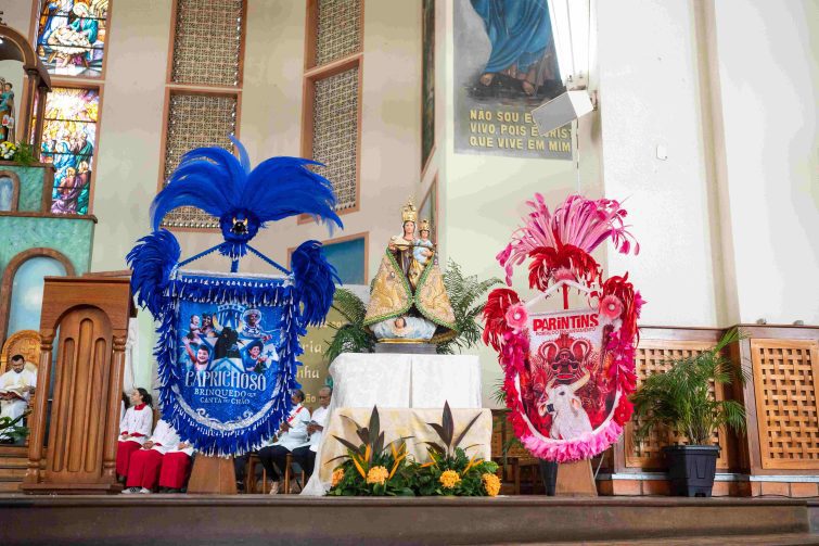 Missa tradicional reúne Caprichoso e Garantido em momento de união antes do Festival de Parintins 2026