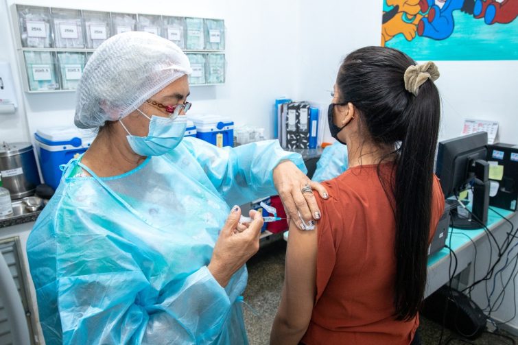 Em Manaus, vacina contra o HPV segue disponível para crianças, adolescentes e grupos prioritários