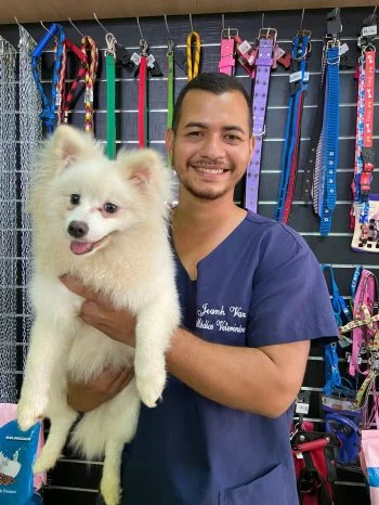 Cuidado de animais e pessoas: a trajetória do veterinário Jeanh Lucas em Itacoatiara