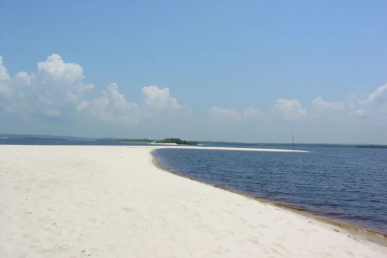 Conheça a Praia do Açutuba, um dos destinos mais procurados de Iranduba