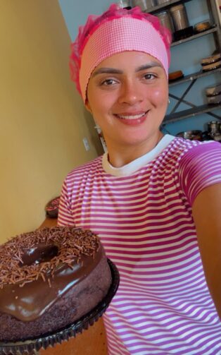 Conheça a trajetória de Letícia Miranda, fundadora da Miranda Bolos em Careiro