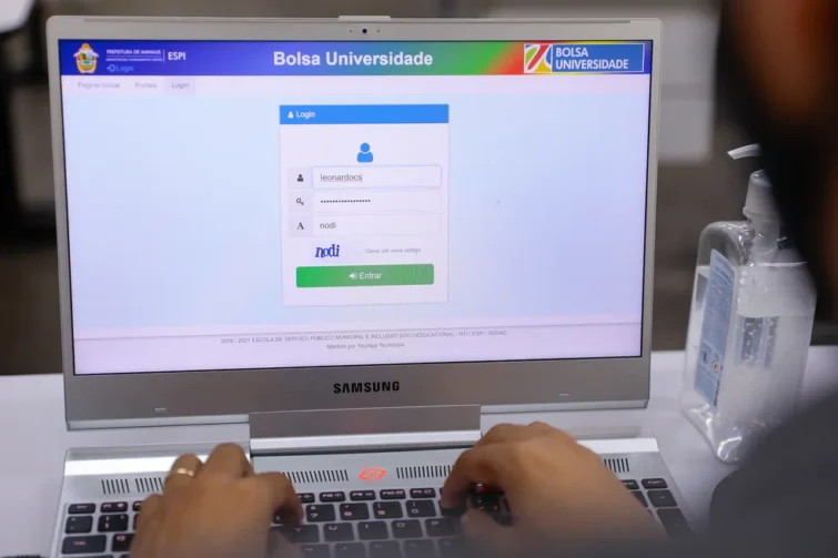 Programa Bolsa Universidade 2027 oferece quase 20 mil bolsas para graduação em Manaus