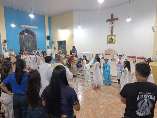 Paróquia Nossa Senhora Aparecida encerra festejo com procissão e missa em Iranduba